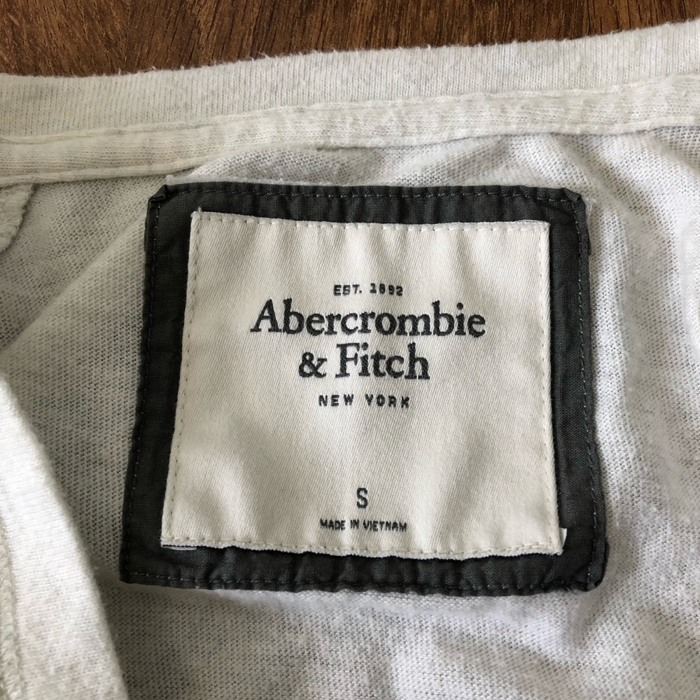 Abercrombie & Fitch long sleeve - Picture 2 of 4